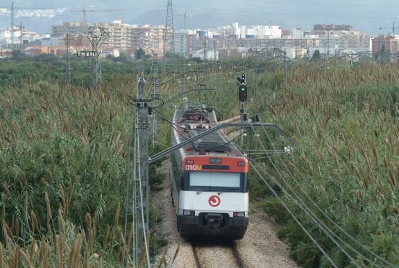 El Tren de la Costa es una de las reclamaciones que el PP quiere tramitar de forma conjunta. :: lp 