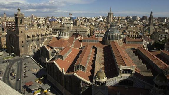 Una mascletà y paellas populares celebran los 100 años del Mercado Central