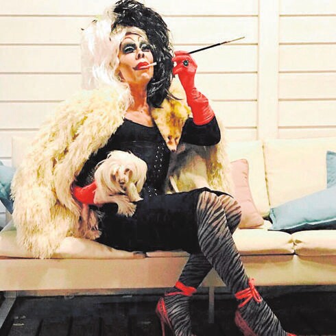 El estilista Rafa Moreno caracterizado como Cruella de Vil.