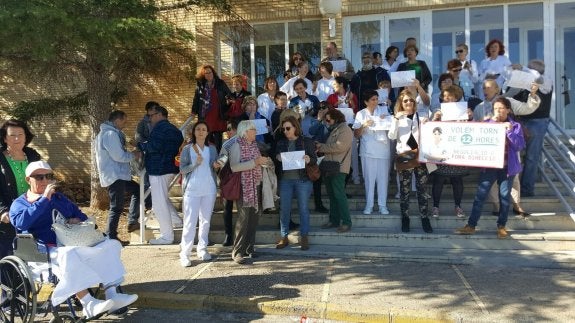Personal de enfermería de La Pedrera reclama que siga el turno de 12 horas