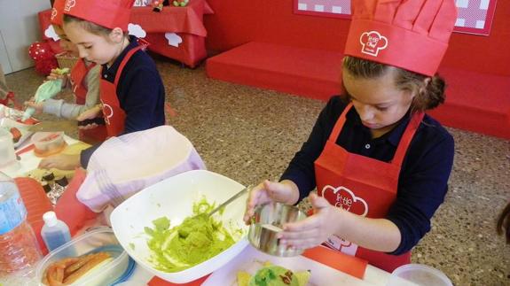 120 alumnos de entre 3 y 7 años participan en la II edición del concurso 'Little Chef'