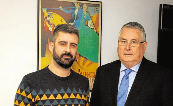 El concejal de Cultura Festiva, Pere Fuset, con el presidente de Lo Rat Penat, Enric Esteve. :: lp