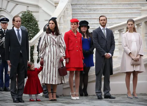 Andrea Casiraghi, su hija India, Tatiana Santo Domingo, la princesa Carlota, el principe Pierre y Beatrice Borromeo. :: efe