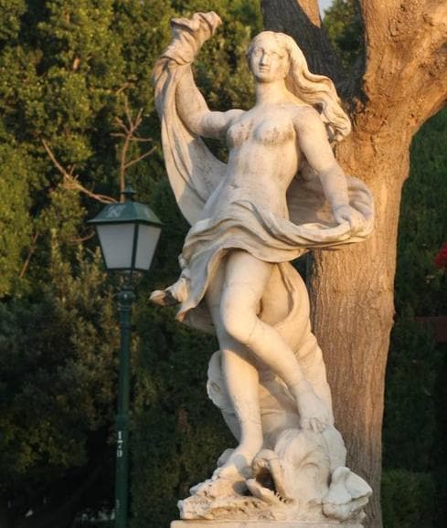 Estatua de Ponzanelli en Viveros. 