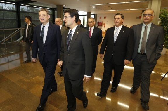 Puig, con los rectores de las universidades públicas, a su llegada a la Politècnica. :: jesús signes