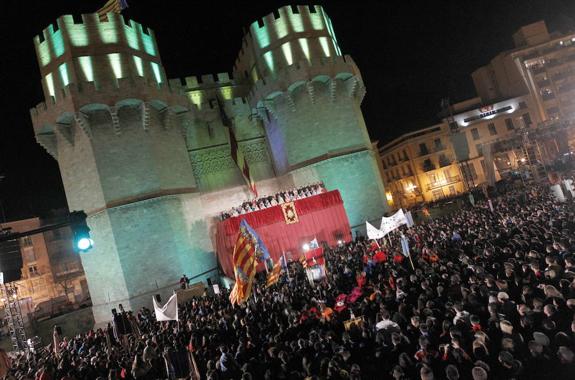 JCF convoca a todos los falleros para hacer una 'quedada' esta tarde a los pies de las torres de Serranos