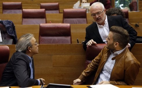 El secretario general de Podemos, Antonio Montiel, y el síndic de Compromís, Fran Ferri. :: EFe