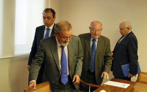 González, en la sede de Cierval con los presidentes de la CEV, CEC y Coepa.