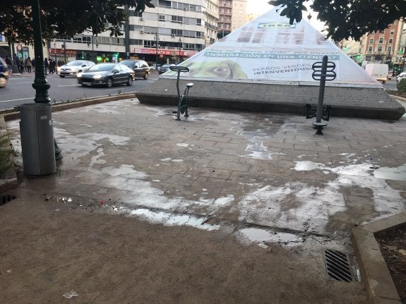 Jardín central de Ramón y Cajal, junto a la plaza de España, donde el jueves hubo un botellón.