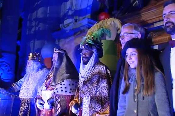 Los Reyes Magos reparten ilusión por toda Valencia