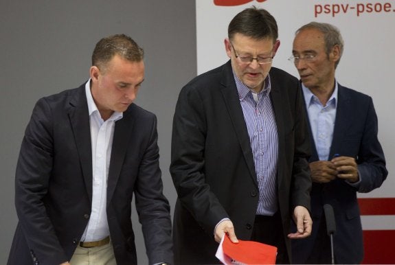 Puig, Romeu y Císcar, antes de una Ejecutiva del PSPV. :: Damián Torres