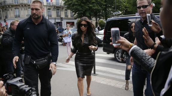 Detenidas 16 personas por el atraco a Kim Kardashian en París