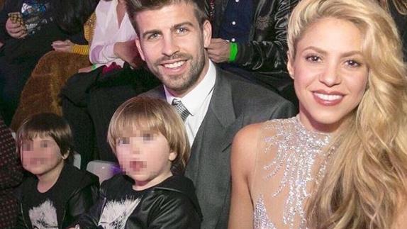 Piqué y Shakira, junto a sus hijos Milan y Shasha.