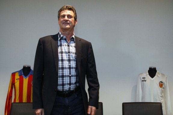 Mario Kempes, en una de sus últimas visitas. :: irene marsilla