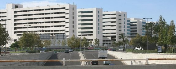 Fachada del Hospital La Fe de Valencia. :: Jesús Signes