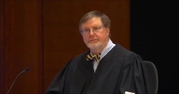 James Robart,  el juez que se ha opuesto a los planes del presidente, con su inseparable pajarita. :: afp