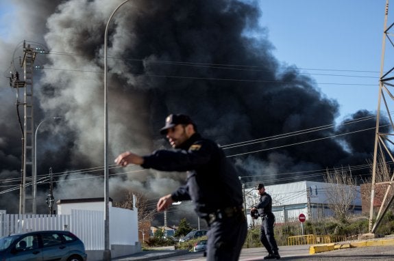 Incendio de Paterna | La empresa quiere seguir  en el polígono pese al siniestro