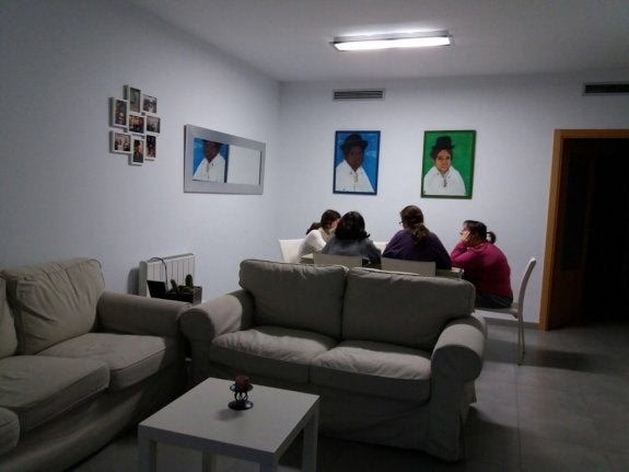 Una de las viviendas tuteladas que la Fundación Espurna tiene en Torrent. :: lp