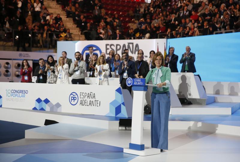 El congreso del PP ovaciona en pie a Cospedal tras recordar a Rita Barberá