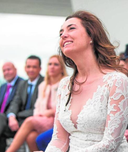 El exmarido de Carolina Punset se cuela en su boda