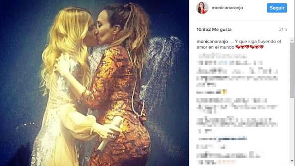 El beso viral entre Mónica Naranjo y Marta Sánchez
