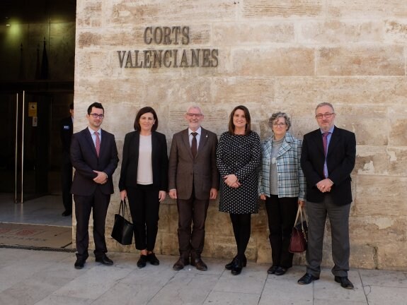 Miembros del ejecutivo de Alboraya en Les Corts. :: lp