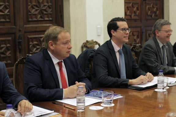 Orengo, Alfaro y Puig, en la  reunión del consejo general de la  Fundación Cical en el Palau de la  Generalitat. :: i. marsilla