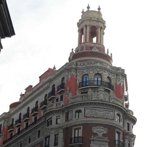 El rótulo, retirado de la fachada. 