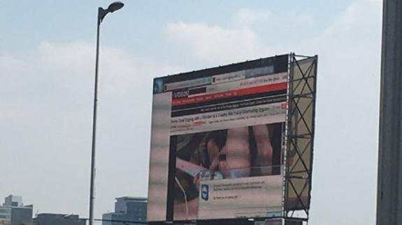 Hackean una gigantesca pantalla publicitaria en México y muestran vídeos pornográficos