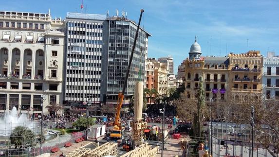 Fallas 2017 | Empieza la plantà de la falla municipal de Manolo García