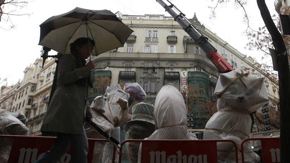 Emergencias pide extremar la seguridad en la plantà de las Fallas ante la llegada del temporal de viento y lluvia