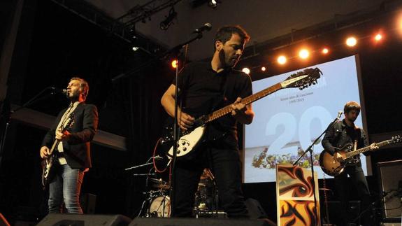 La Habitación Roja, durante un concierto.