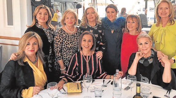 Sara Joudí, María JOsé Albert y Laura Fitera. Arrib, Ana Joudí, María José Navarro, PIlar Millán, Blanca Fitera, Mamen Rivas y Teresa Aroca.