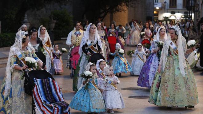 La Ofrenda de las Fallas 2017 reúne a 100.000 personas y 60.000 ramos en su 75 aniversario