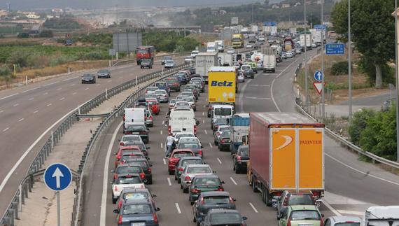 Colas de hasta 18 kilómetros en la autovía A-3 hacia Madrid tras las Fallas 2017