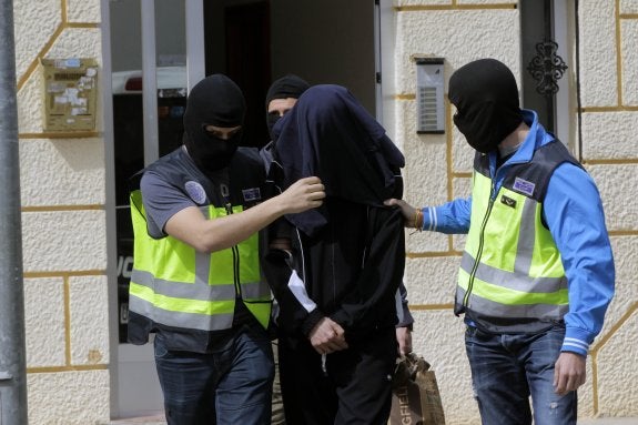 Detenido en Benetússer por captar y adoctrinar a combatientes yihadistas