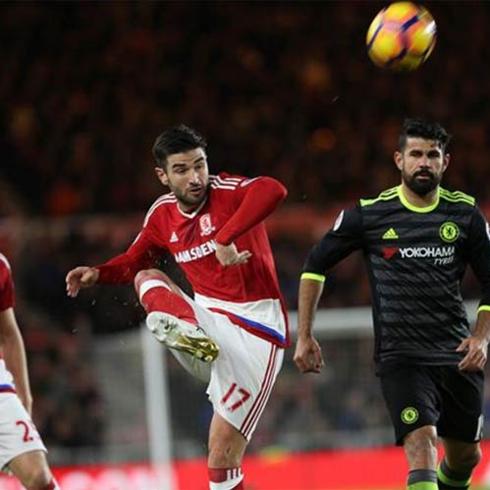 Barragán, junto a Diego Costa, en un partido del Boro contra el Chelsea.