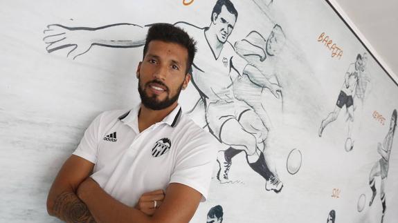 Ezequiel Garay: «Queremos que siga Voro en el Valencia CF»