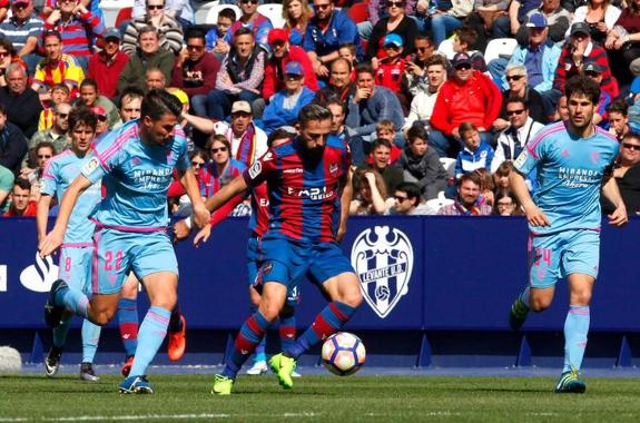 El Levante UD vence con épica