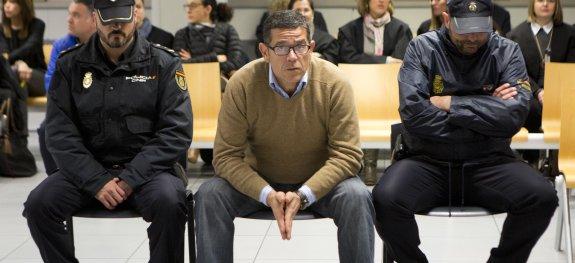 Jorge Ignacio Roca, el pasado lunes, en el inicio del juicio. :: damián torres