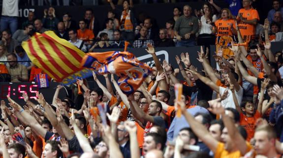 El Valencia Basket prepara recepción al equipo, mosaico y 'globotà' para la final
