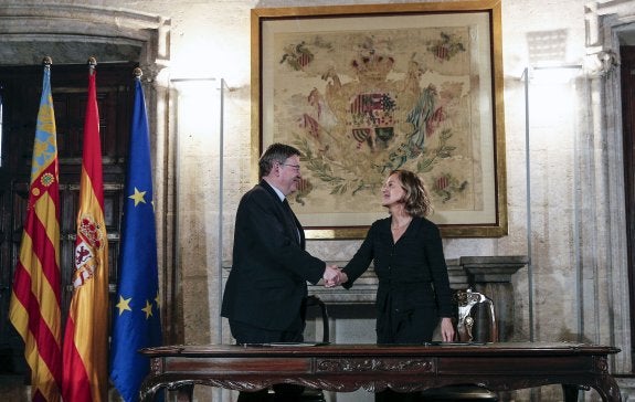 El presidente del Consell y la vicepresidenta de la fundación. :: EFE