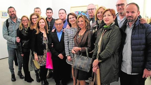 Javier Calvo (c), junto a Joan Antoni Rodríguez Roca-Jarr, Lola Ruiz, Reme Hidalgo, Teresa Martínez Durbán, Lluís Nadal, David Castillo, Miguel Castillo Mª Dolores Enguix, Amelia Delhom, Marcelo Soto, Julia Pérez Broseta, Ángeles Miguel, Josep Lozano y David Cantó.