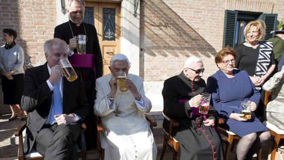 Benedicto XVI celebra su 90 cumpleaños con una fiesta bávara