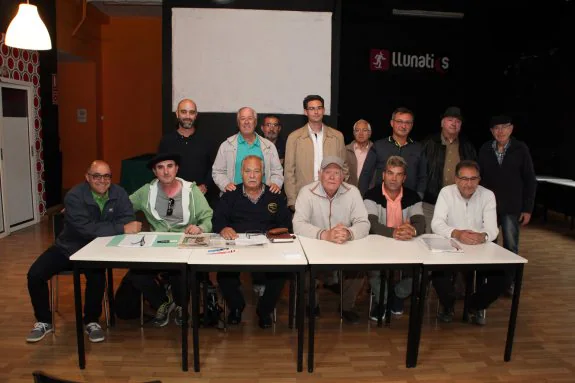 La nueva directiva de la Asociación de Amarres Públicos de Dénia. :: Tino Calvo
