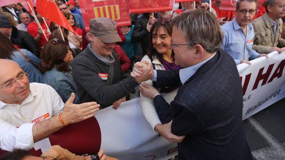 Ximo Puig y Mónica Oltra muestran el compromiso de la Generalitat con los derechos de los trabajadores en la manifestación del 1 de Mayo