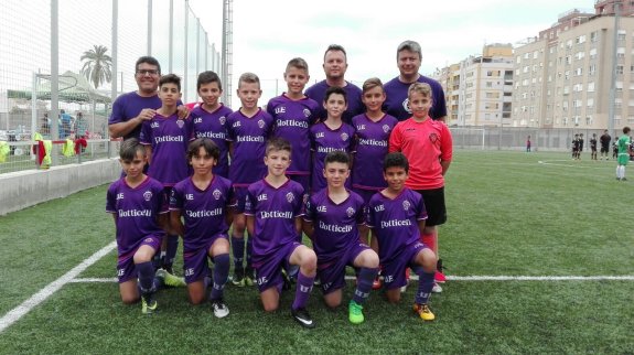 El equipo alevín de la UE Gandia, campeón de la Super Liga Intercomarcal, recibirá mañana un homenaje en el Guillermo Olagüe. :: lp