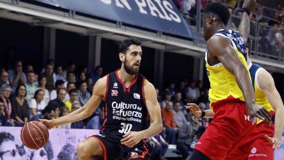 Joan Sastre, jugador del Valencia Basket, durante el partido ante el Morabanc