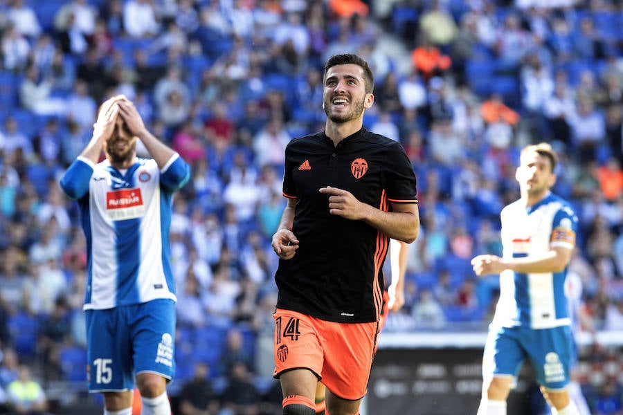 José Luis Gayà, celebra el gol de la victoria del Valencia CF