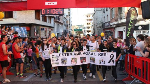 Rinden homenaje en la Cursa Popular de Pedreguer a los cinco ciclistas de Xàbia atropellados el domingo en Oliva